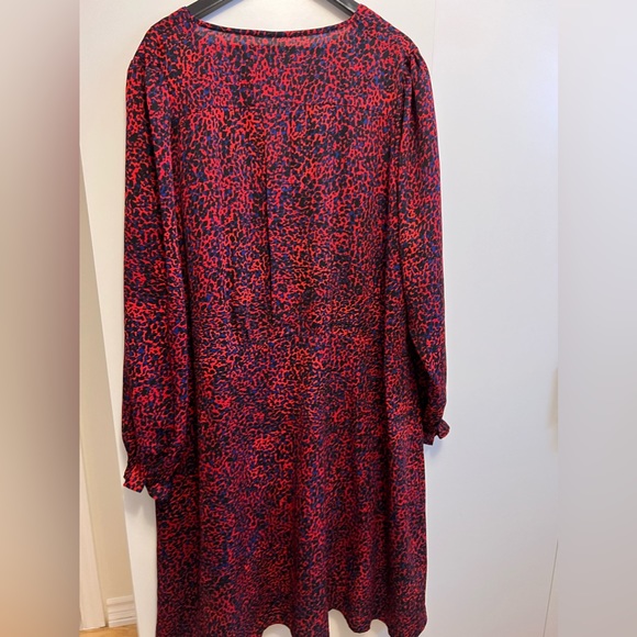 Molly Bracken Plus Size Dress Size 3X Red with Pattern - long sleeve knee length - Picture 2 of 3